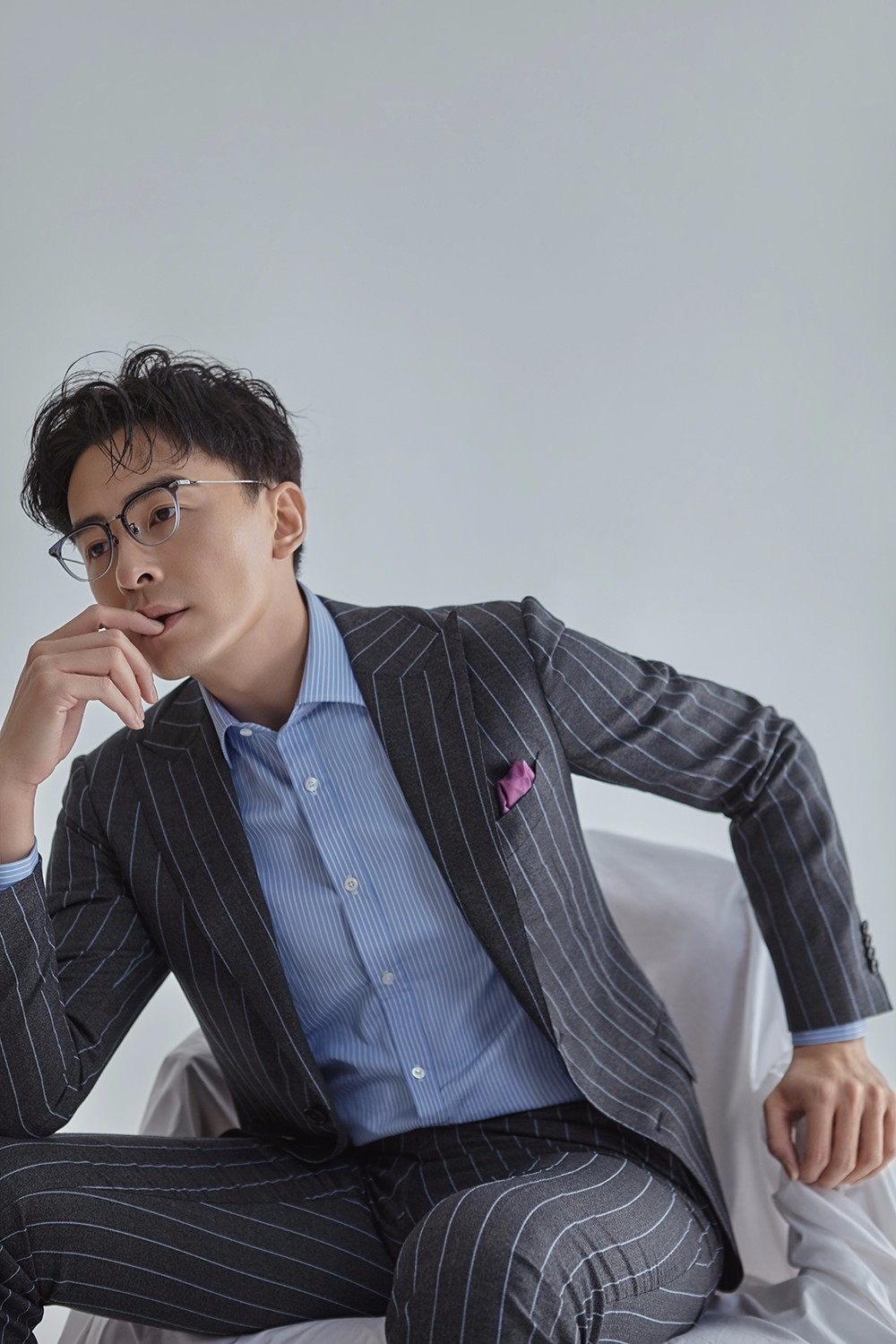 郑元畅日系写真尽显雅痞熟男魅力