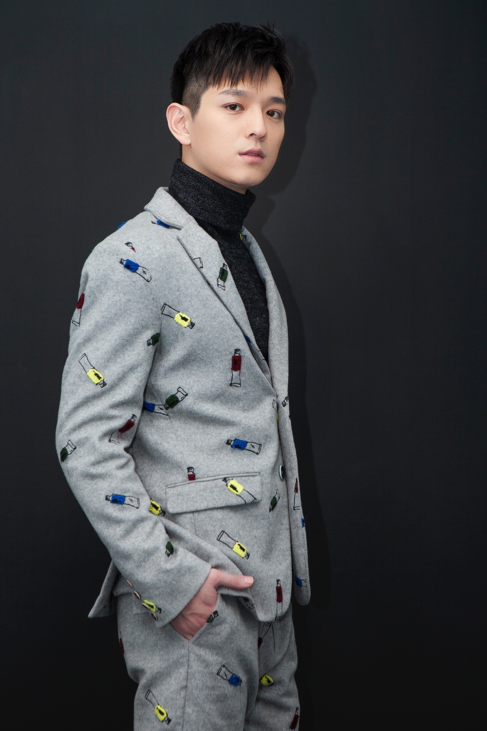 "犬系先生"文苡帆受邀环球盛典 儒雅绅士吸睛无数