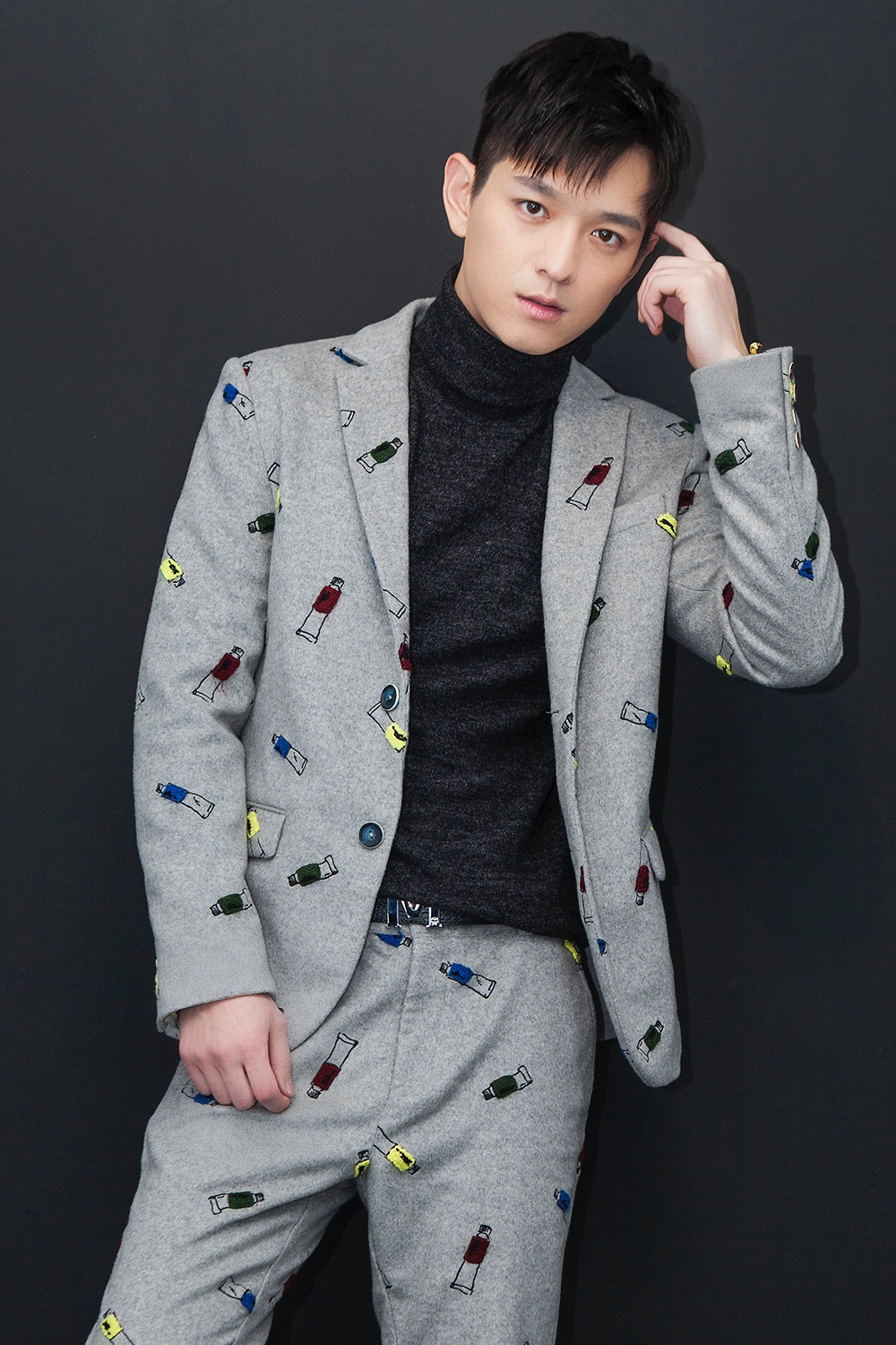 "犬系先生"文苡帆受邀环球盛典 儒雅绅士吸睛无数