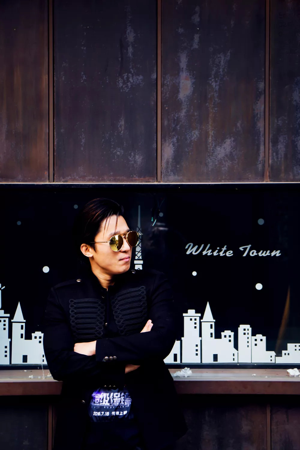 在网友的心里,岳松就是现实生活中的武痴,也是武打电影新崛起的人物.