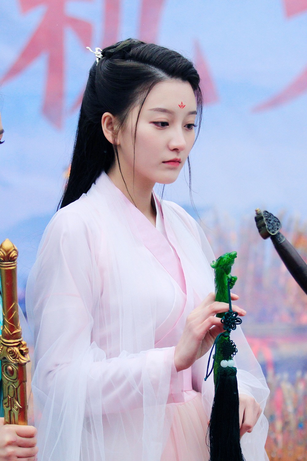 金尤美《御宠娇妃2 》古装造型绝美惊艳 展现侠女柔情