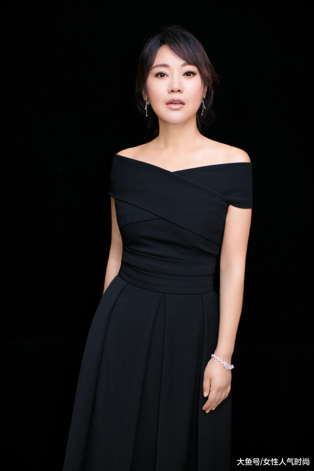 闫妮短发造型成今年最流行越来越会凹造型网友不老女神