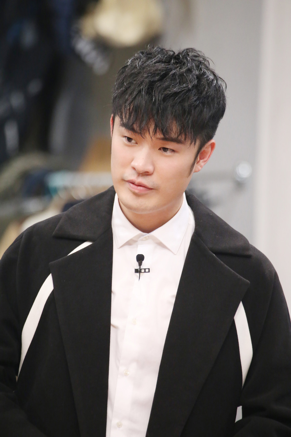 陈赫发文秀女儿,却被网友怒怼,好爸爸人设可还好?