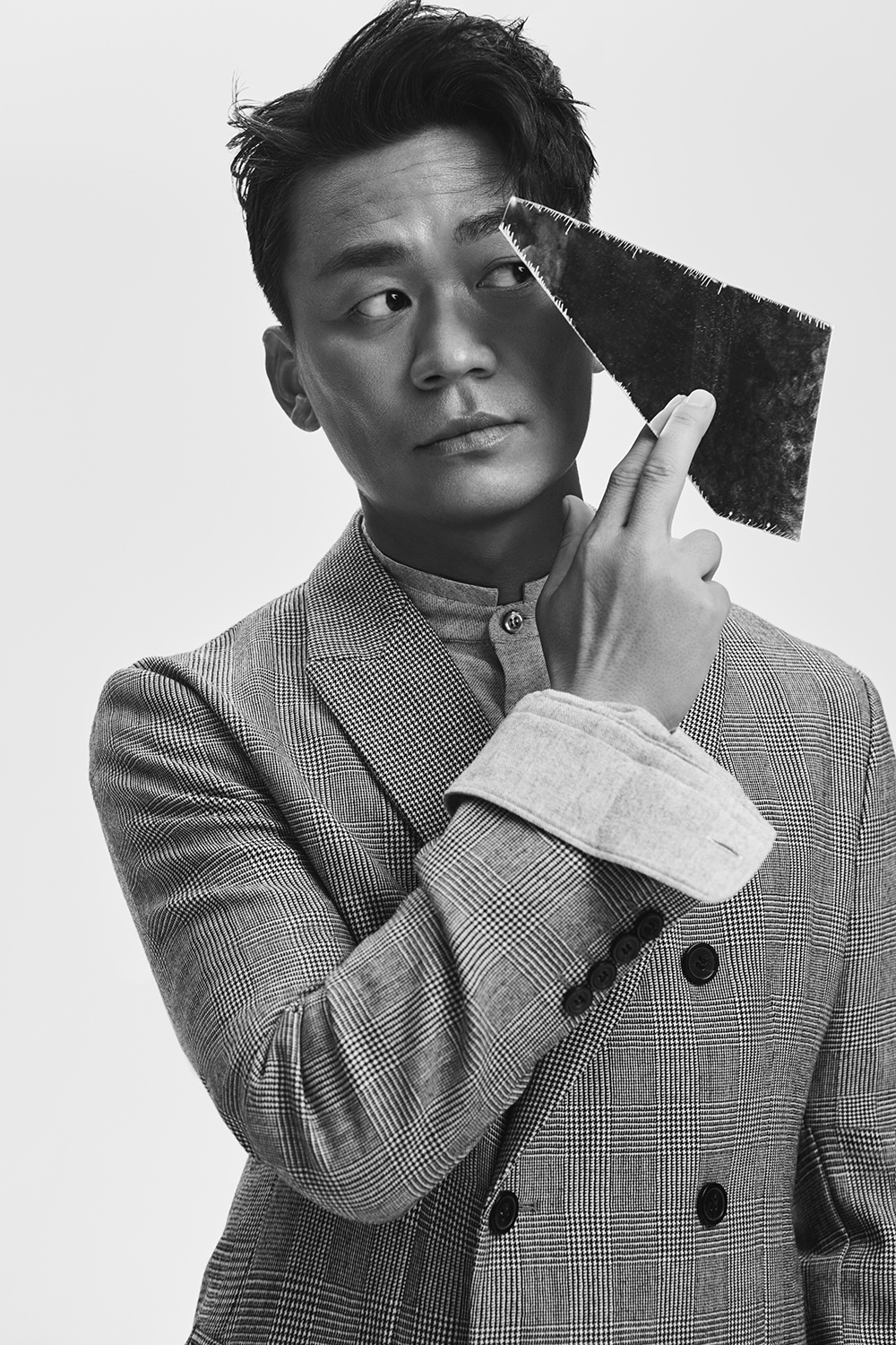 王宝强写真大片曝光 玩转两种不同风格