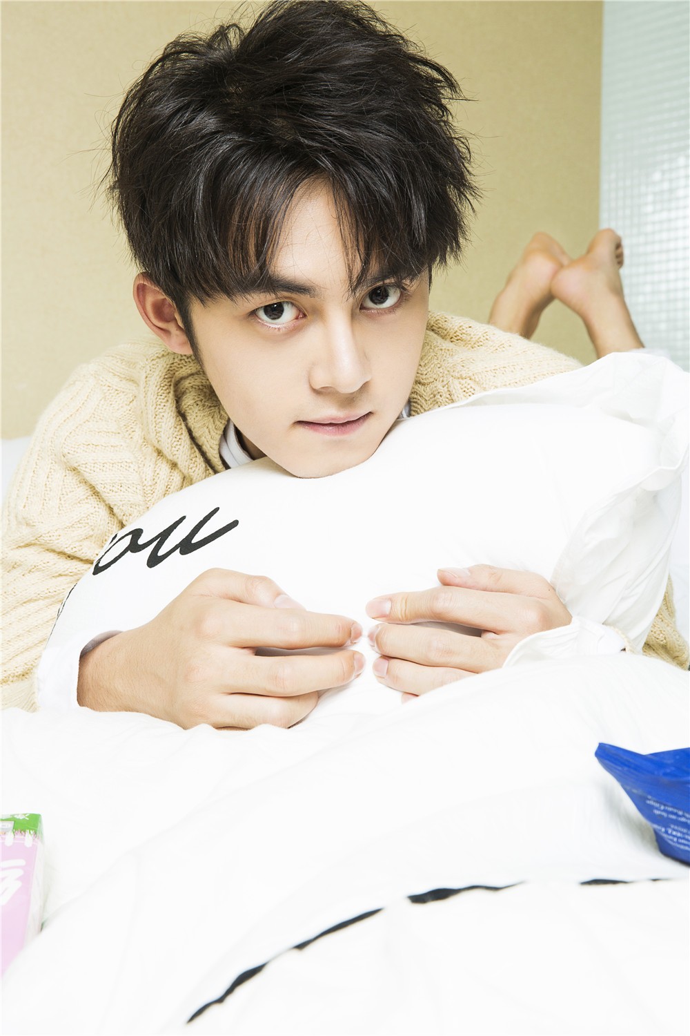 谢彬彬白色情人节曝暖心写真,不一样的美男子谢彬彬白色情人节曝暖心