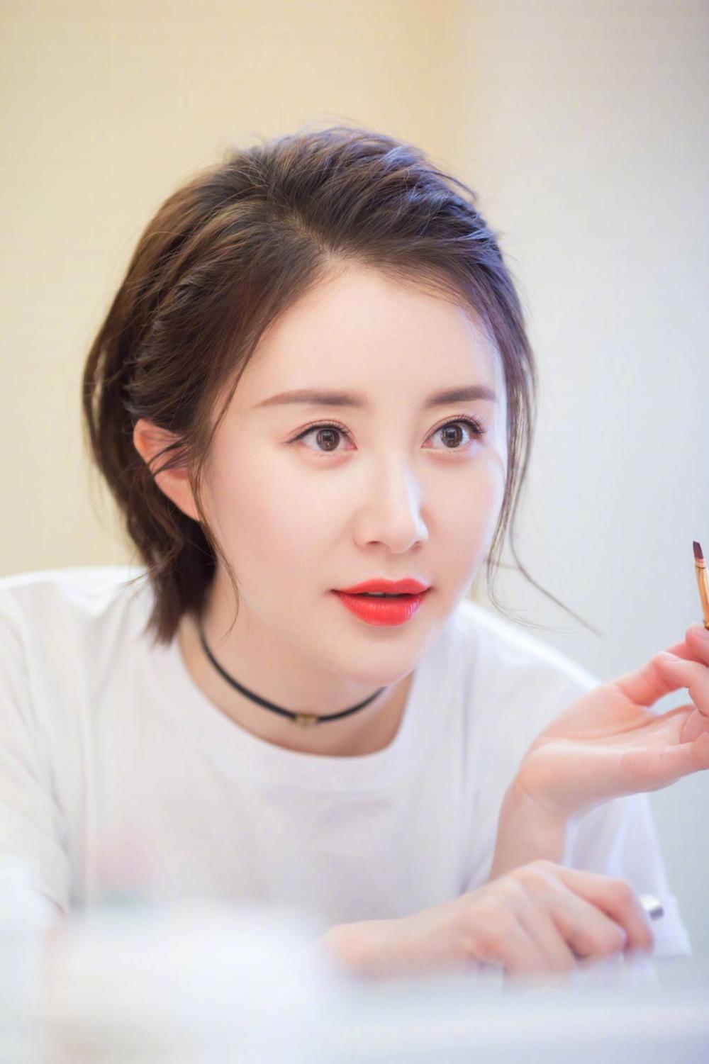 舒畅晒新造型了,才发现她和戚薇有一样的爱好!