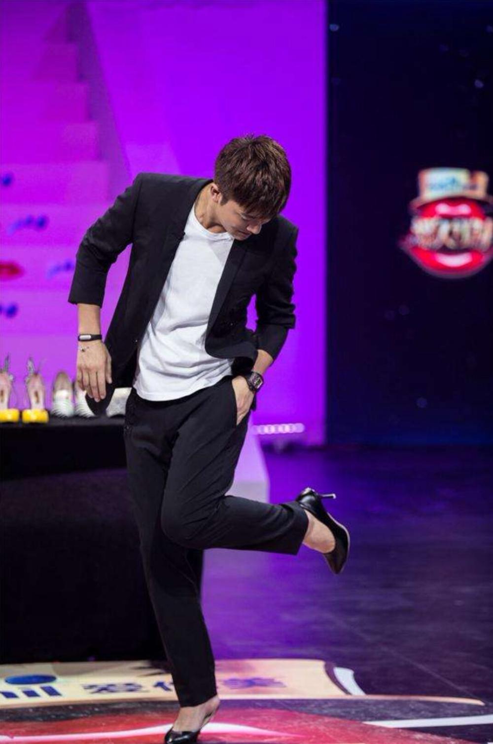 盘点: 男星们穿高跟鞋, 哥哥经典, 鹿晗毫无违和感