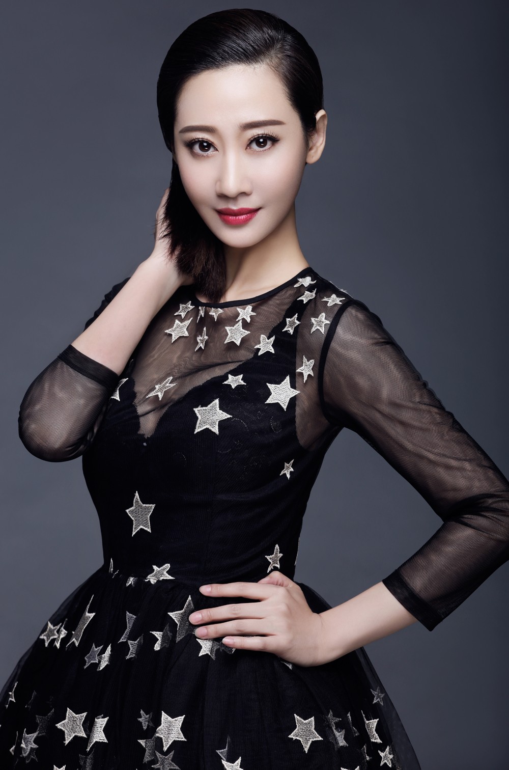 唐妤萌《烈火刀影》与钱泳辰演生死冤家 因演活反派爆红