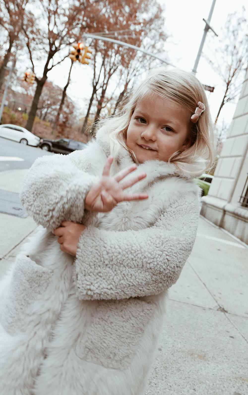 国外的孩子从小就这么注重穿衣打扮的气质,令人自愧不如啊