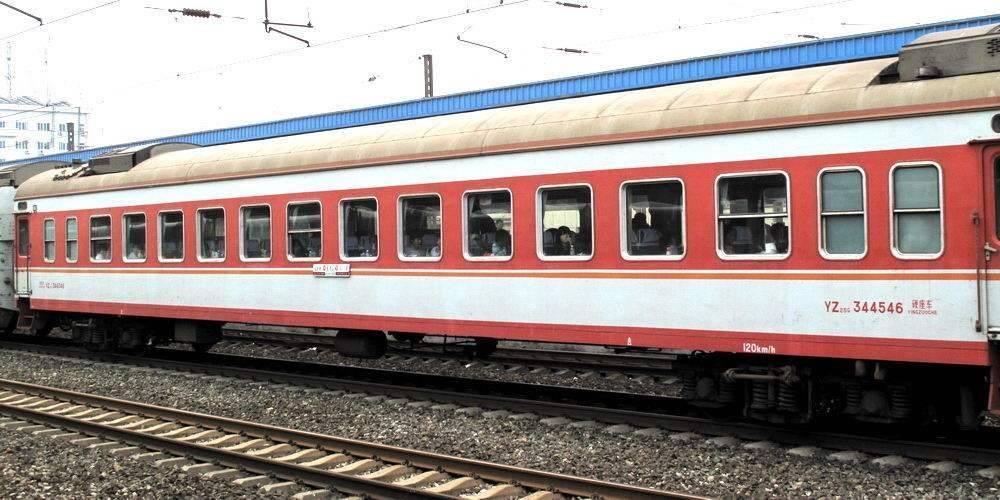 绿皮车,红皮车,高铁.坐个遍, 最怀念的却是爸爸的"小摩托"