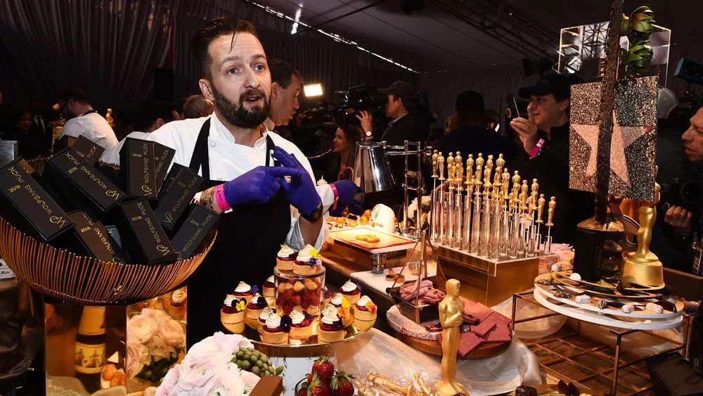 一场顶级奢华的奥斯卡晚宴,对我的吸引盖过了现场所有明星