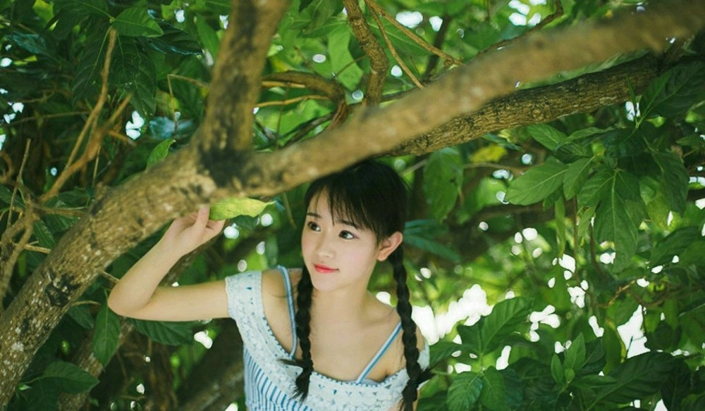 粗黑双麻花辫清纯女孩唯美气质清新靓丽写真_新浪看点