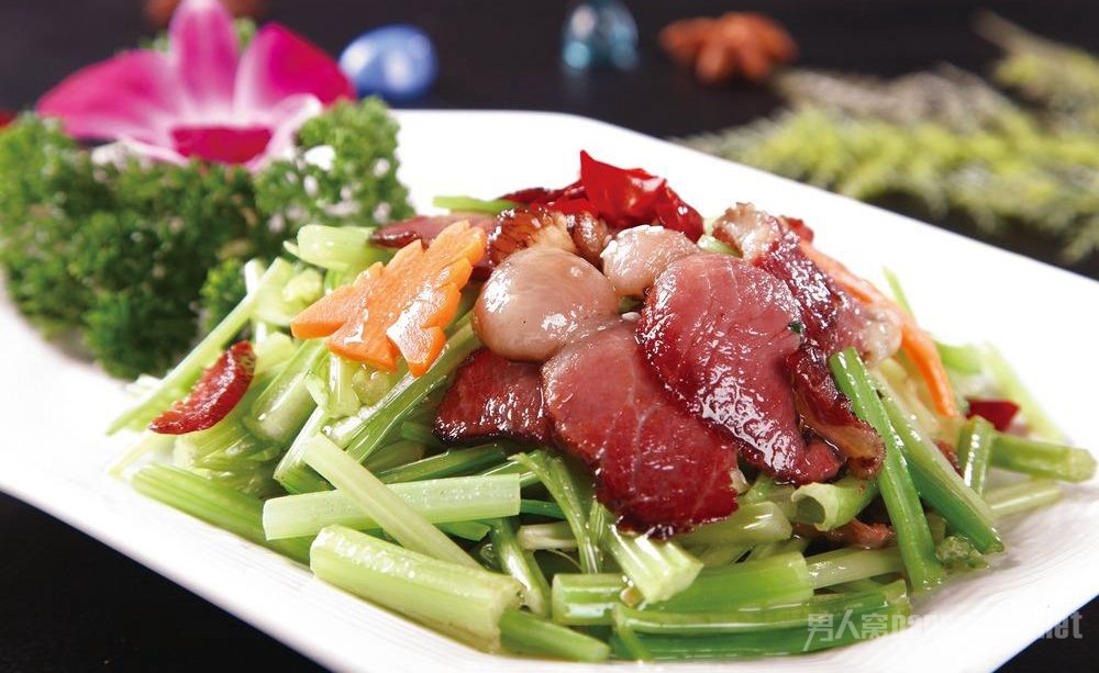 媳妇把芹菜和它一起炒 清脆爽口又下饭,做法还特简单|芹菜|腊肉|简单