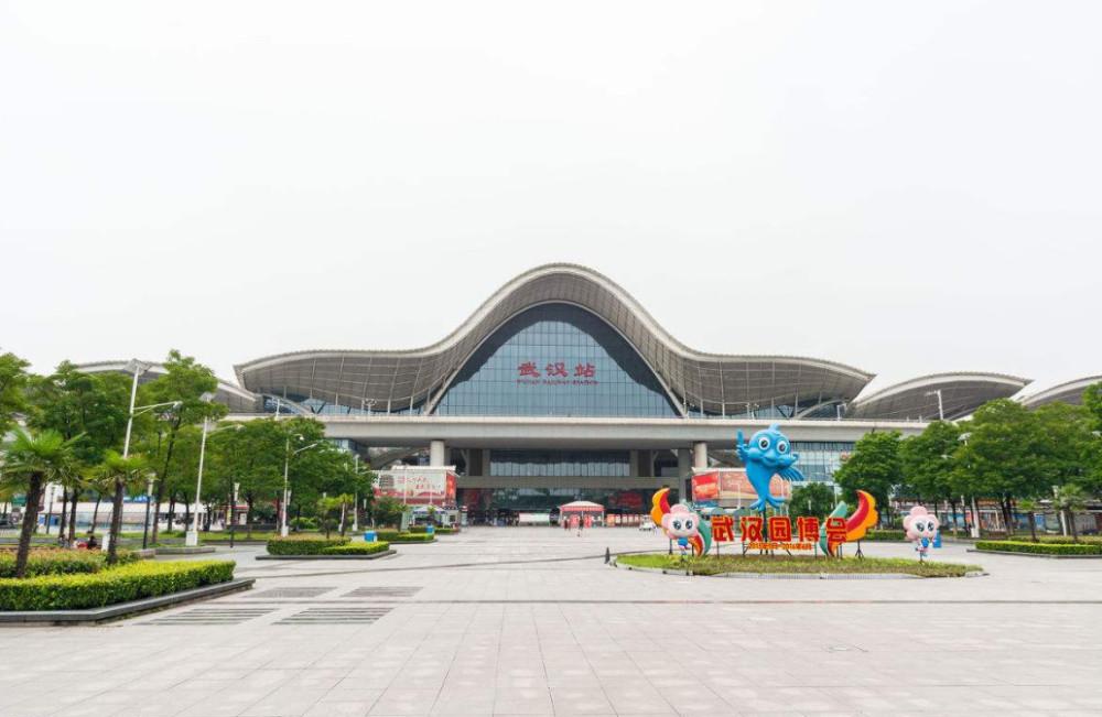 我国很多地方的火车站都会加上"方位"来命名,比如广州南站,杭州东站