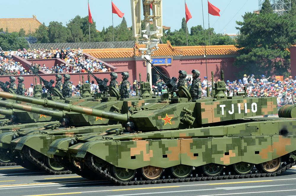 阅兵仪式后,如何避免装甲车压坏地面?最后一个方式你绝对想不到