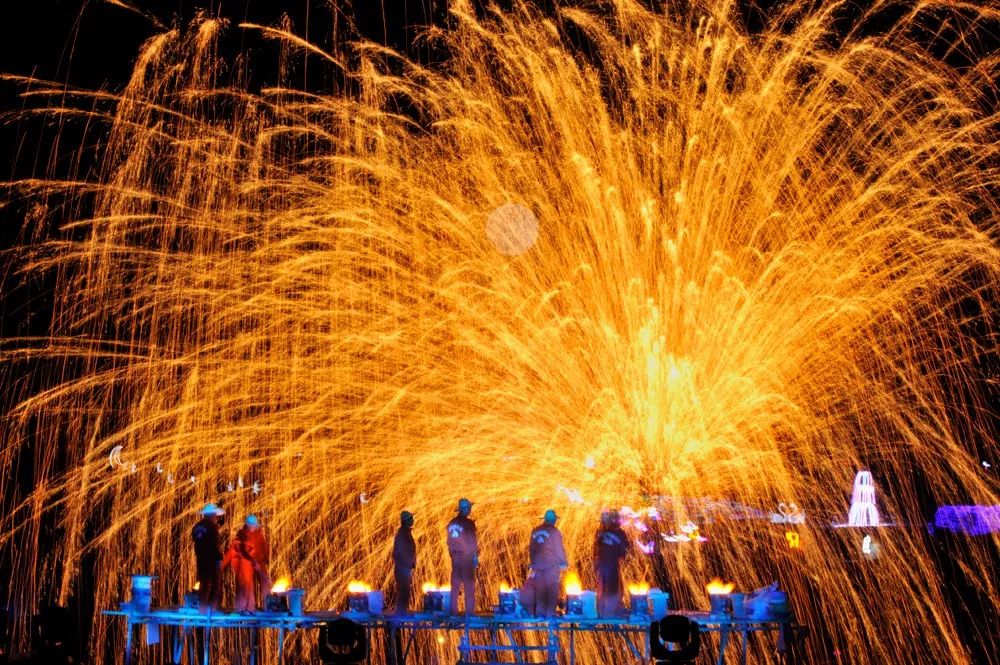 千年绝技"打铁花",不一样的烟火在新疆