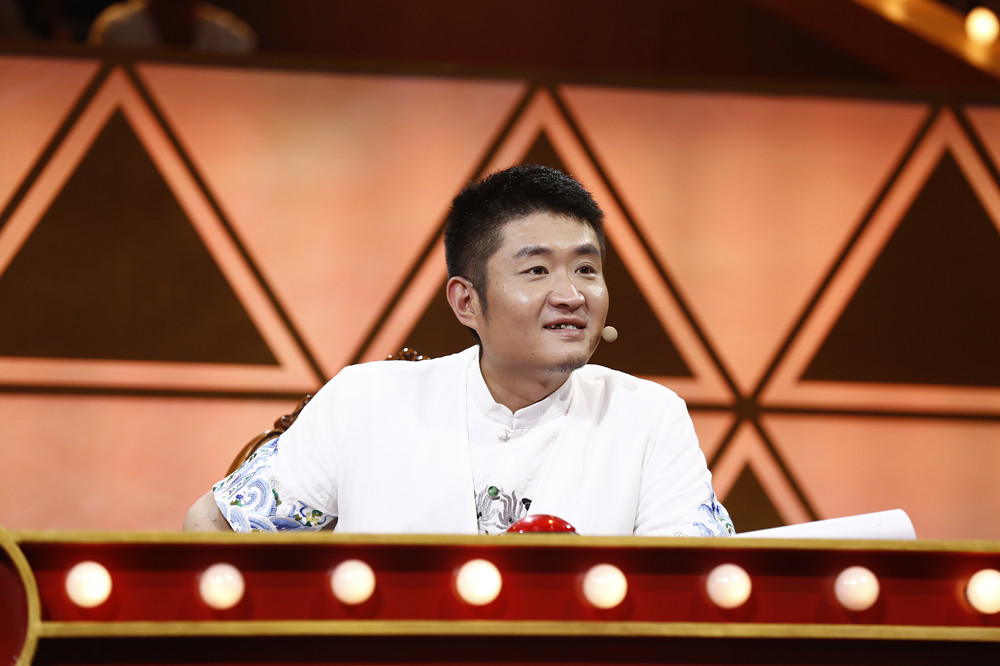 喜剧合伙人吓一跳:"大家好我叫缇娜,我是中俄混血,我们家老爷子北京人