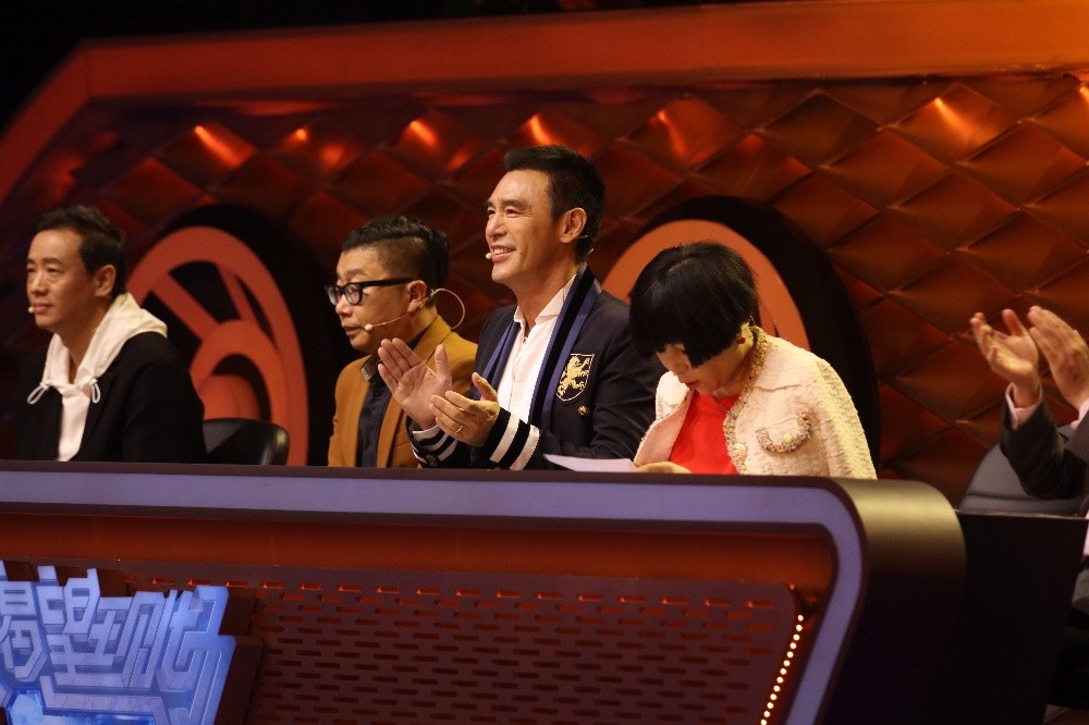 《渴望现场》正能量满格 钟镇涛起立致敬航天人