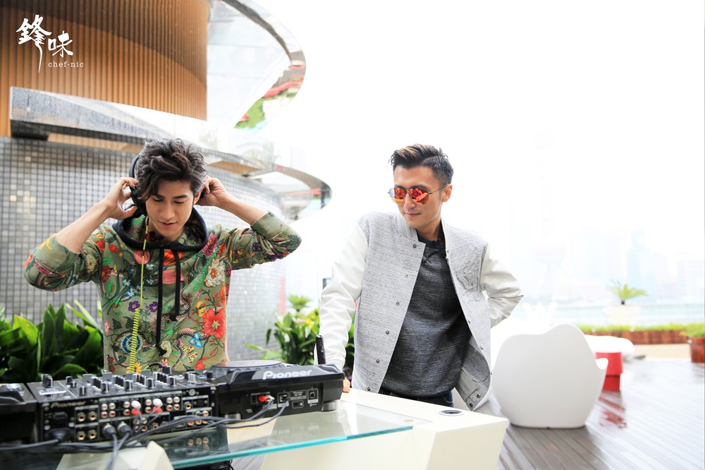 谢霆锋傅园慧李治廷上海嗨玩 《锋味》上演锋厨"大逃杀"