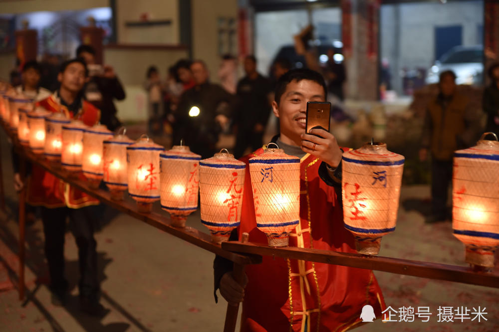 2018泉州各地元宵节活动多姿多彩泉港樟脚村板凳龙灯游乡间