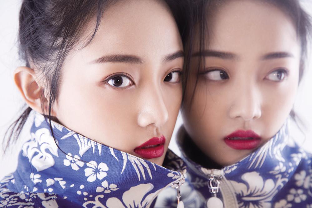 吴佳怡潮流大片曝光 从清越的可爱跳脱化.