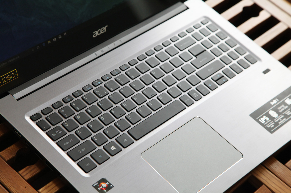 搭载amd锐龙7 2700u acer蜂鸟swift3图赏