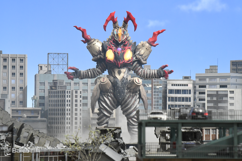 贝利亚融合兽 奇美拉柏洛斯,由法伊布王和佐格(第二形态)两个怪兽胶囊