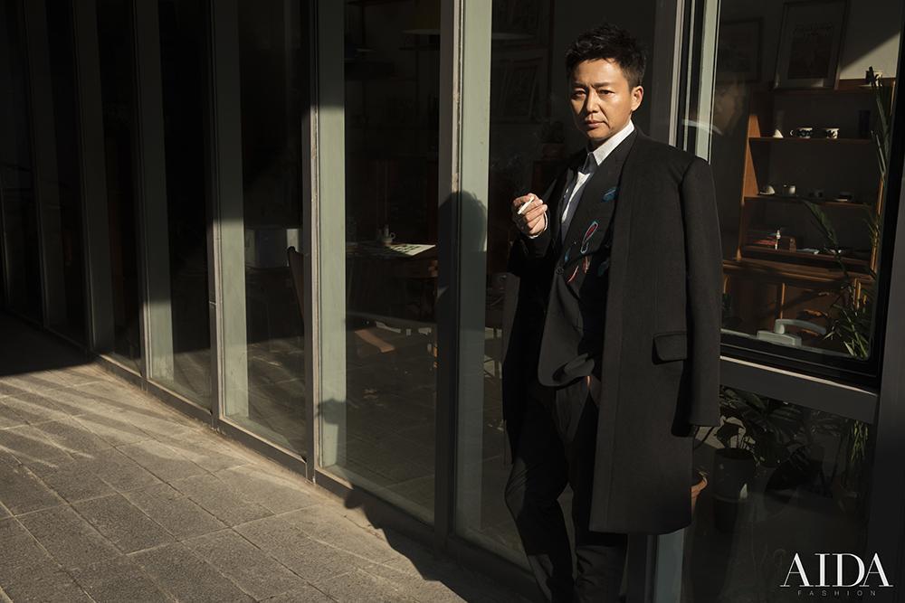 刘奕君高冷写真玩转大佬范儿慵懒风雅随性撩