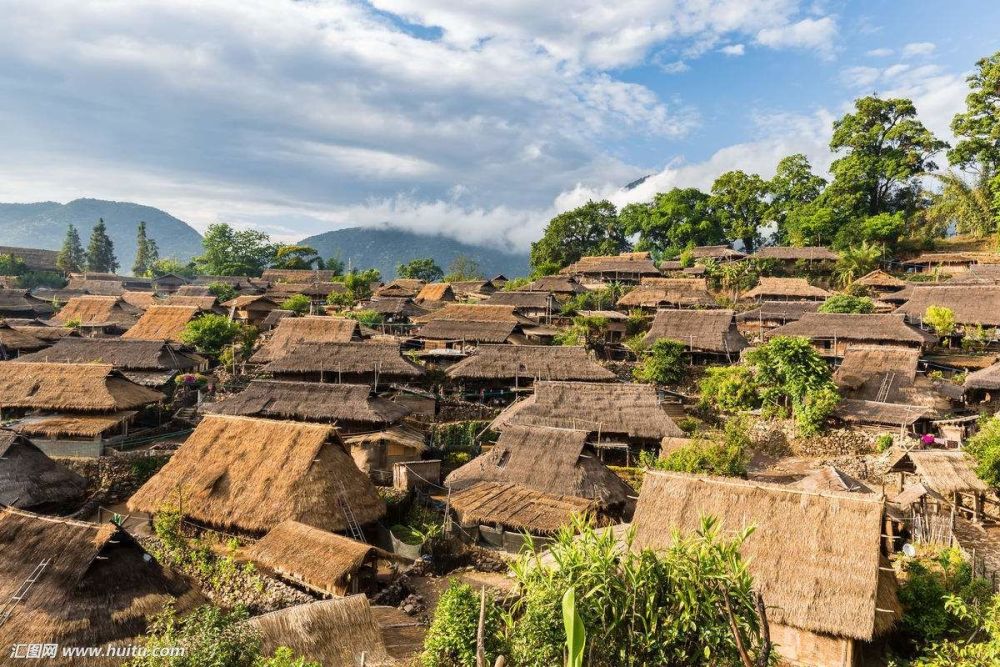 中国最后一个原始部落,生活环境,美丽的山村倍感神秘