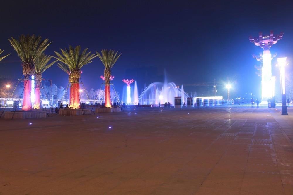 普宁广场,值得一提的是这里的夜景非常美,有时夜晚