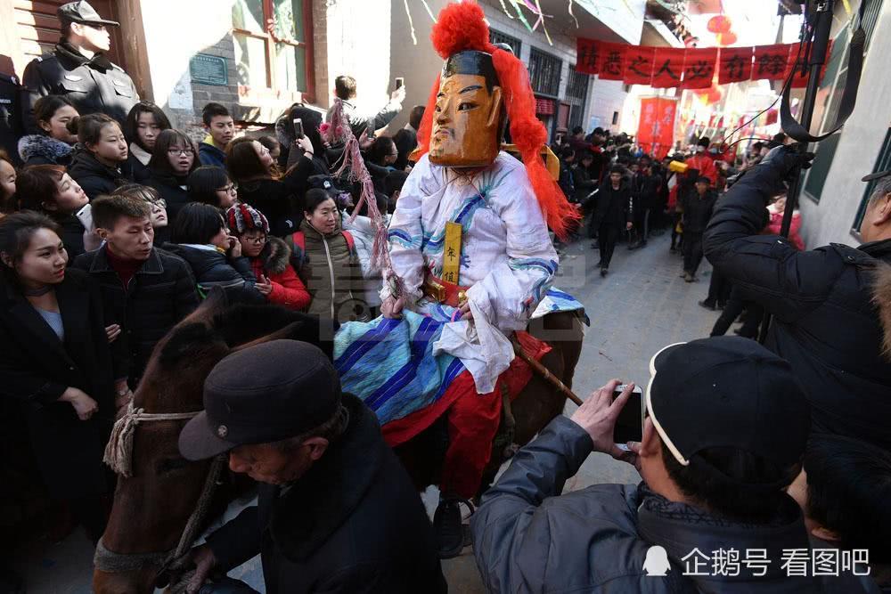 扮演傩戏《捉黄鬼》的黄鬼演员日挣5000元,钱再多当地人也不扮演