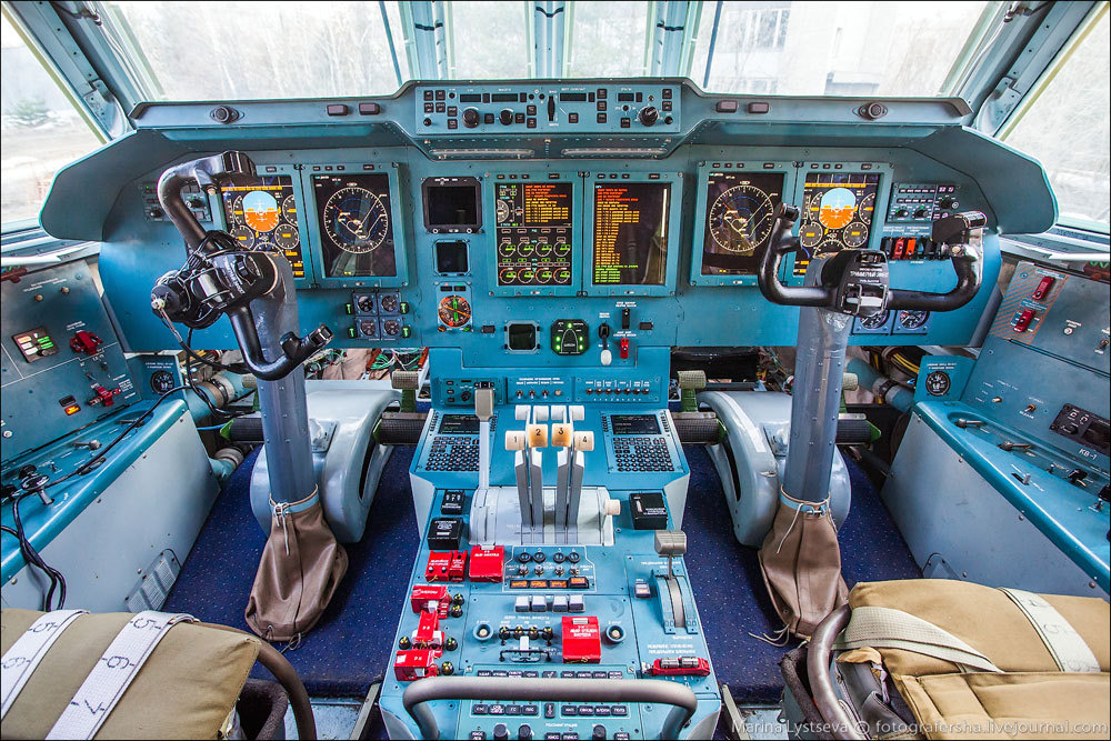 除了更换发动机外,伊尔76md-90a在机体内部结构,航电系统,座舱界面也