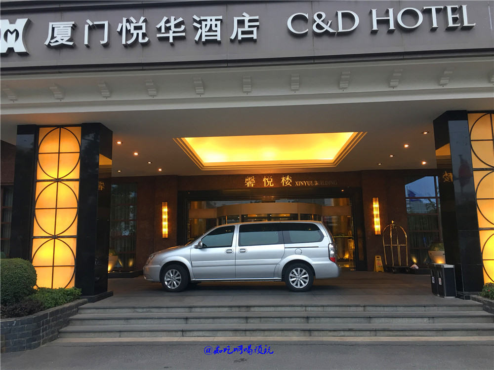 五种进口生蚝任性吃,小龙虾不限量,这家五星级酒店值得来