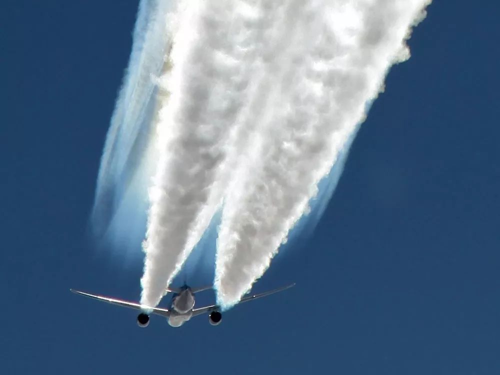 飞机为什么要空中放油?里面大有讲究