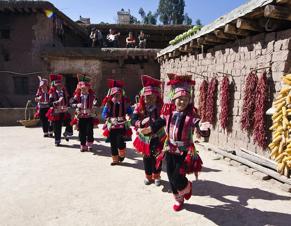 石屏县历史上人才辈出,是云南有名的"文献名邦",文化气息也很浓厚.