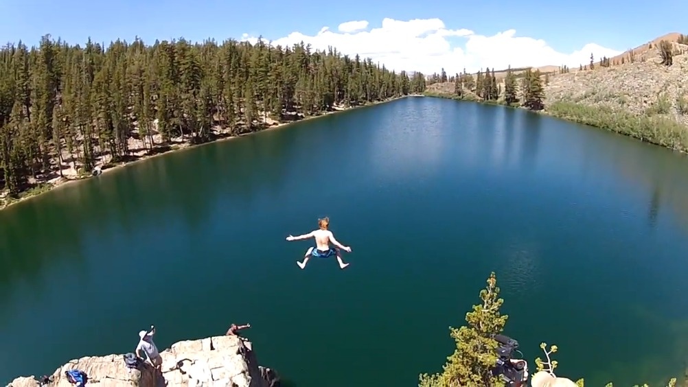 为什么老外这么喜欢跳湖呢?洛杉矶玩乐 箭头湖跳水