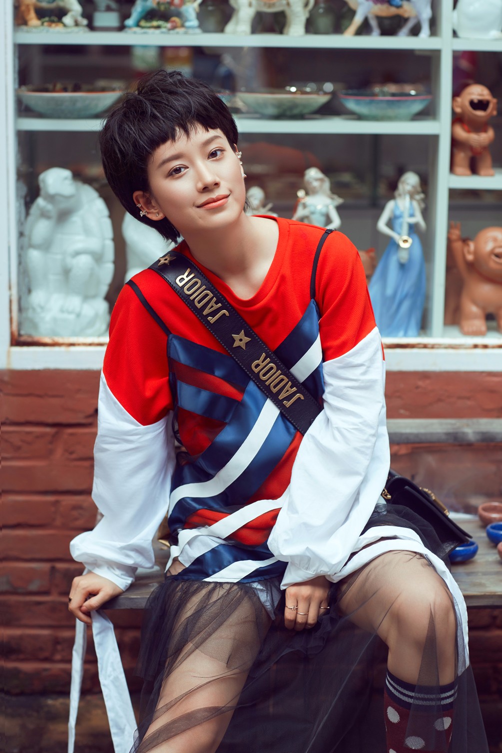 邓燕歌曝光暖冬时尚写真 徜徉冬日灵气与率真完美融合_新浪看点