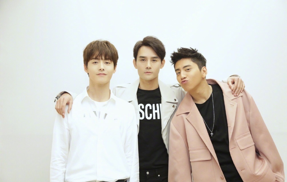 马天宇王凯王大陆同框,三人咧嘴笑温暖阳光,为最帅气的马哥爆灯