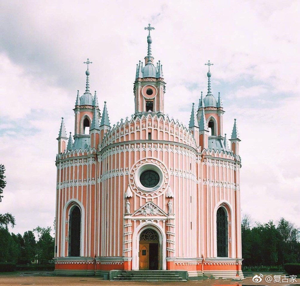 欧式建筑中的对称美学有着古典主义式的严谨 对称性的美学价值是一|美