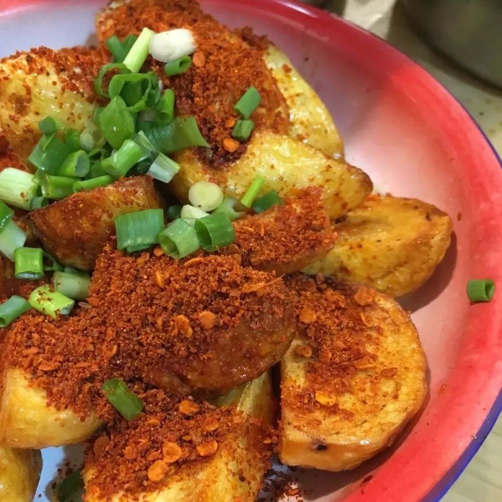 西昌小土豆它家除了冷沾沾,团长最喜欢的就是就是炸凉粉和小土豆,以前