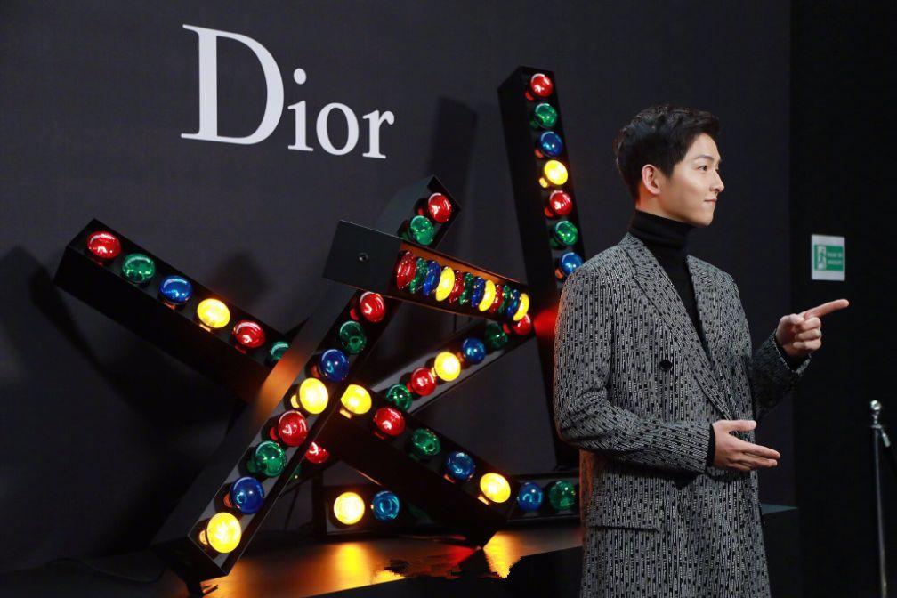 冯德伦宋仲基和陈飞宇现身巴黎男装周超级帅气还是颜值巅峰