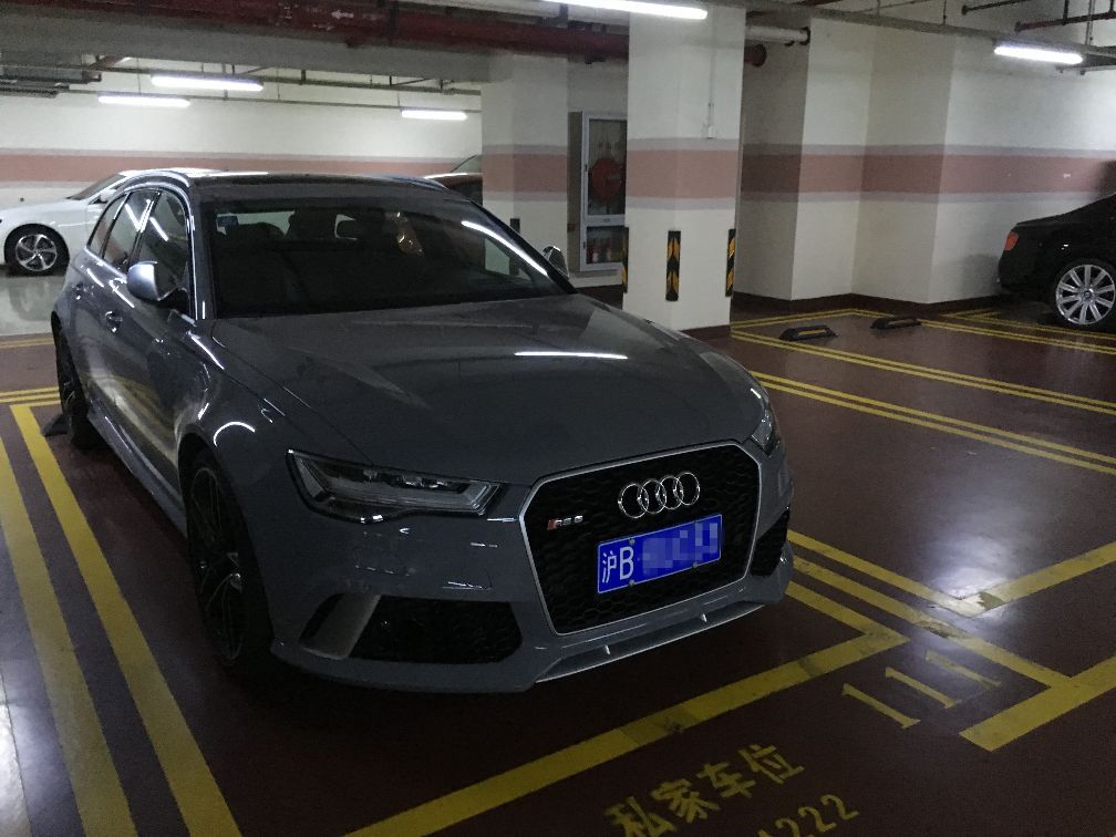 奥迪rs6(配置|询价),目前性能最强的旅行车之一,不加价的情况下,这台