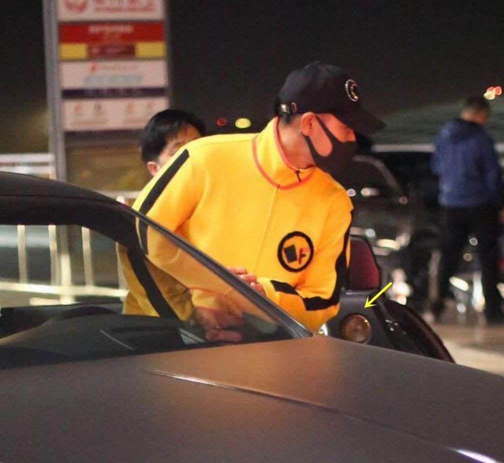 黄子韬抵京开6百万魅影,车上一套音响几十万