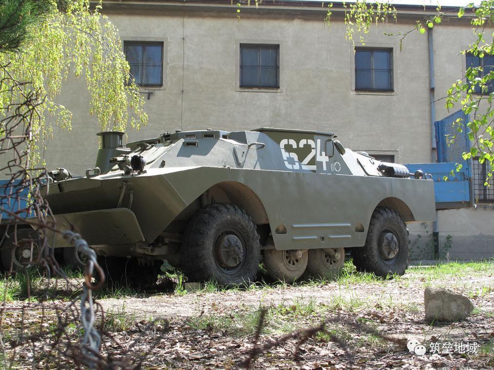 9k11被搬上brdm-1装甲车,连弹带车叫9p110,没啥可说的.