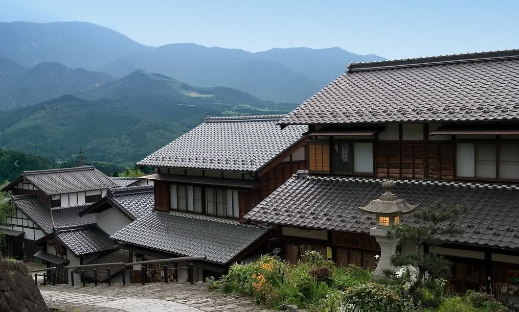 日本的人口密度是中国的2.5倍,为什么他们住的都是独栋小楼?