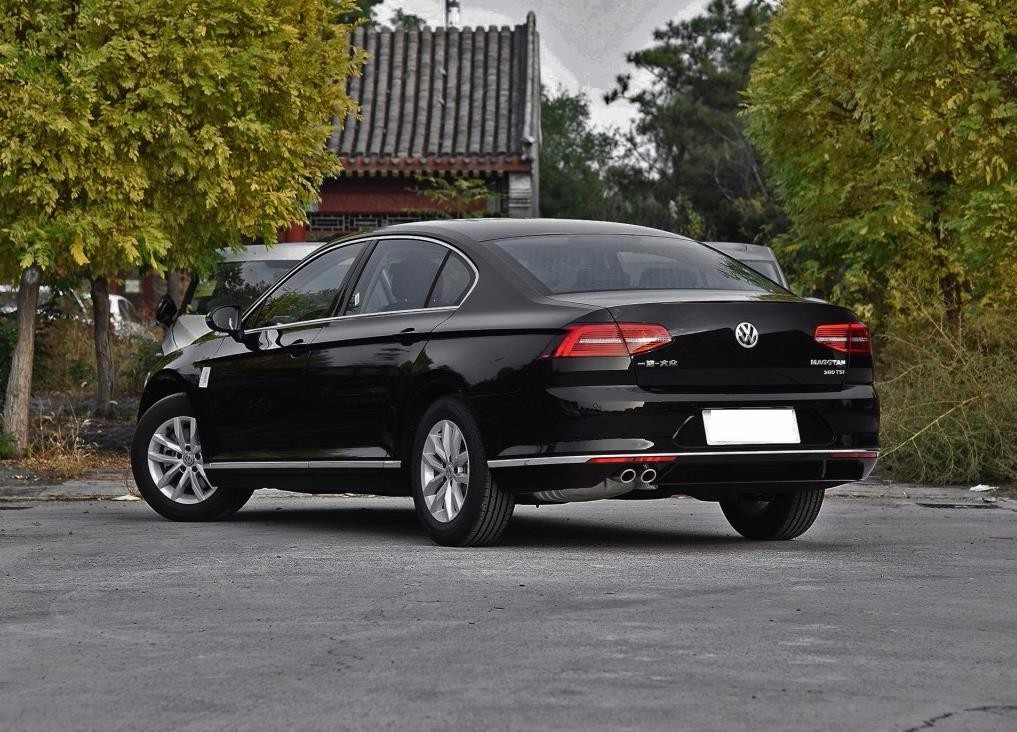 最便宜的迈腾实拍图,售价16万,配全景天窗和真皮座椅,厚道吗?