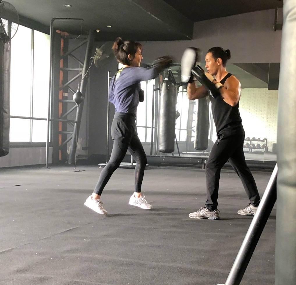 杨紫发文晒拳击照 网友:杨紫版的霹雳娇娃啊