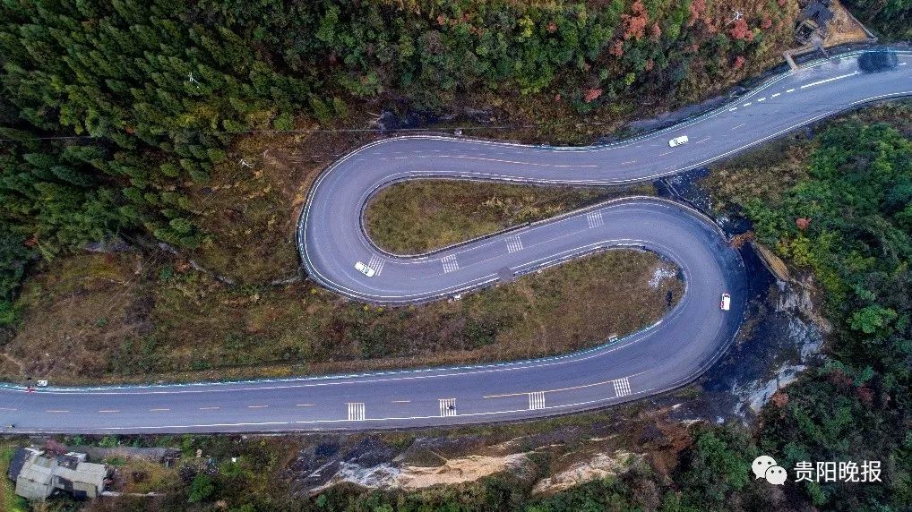 京东90后配送小哥送年货 挑战"神州第一弯"12公里七十二道拐