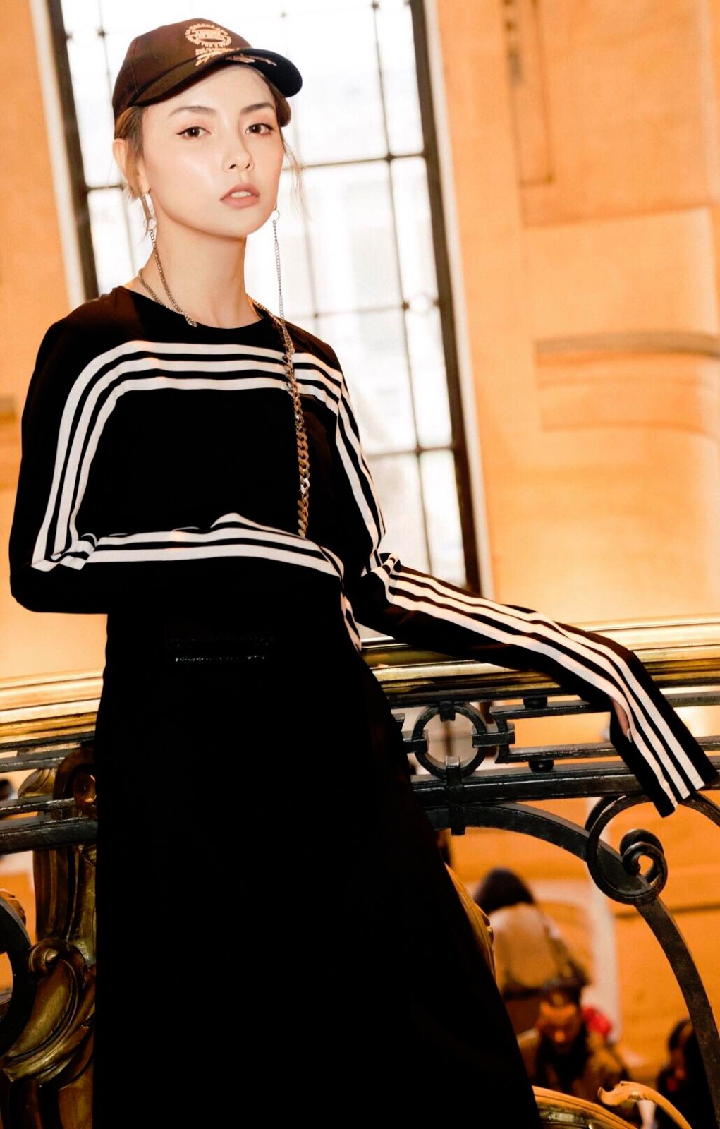 群星巴黎时装周斗艳,赵宇彤吴建豪孔垂男罗允熙受邀大品牌秀