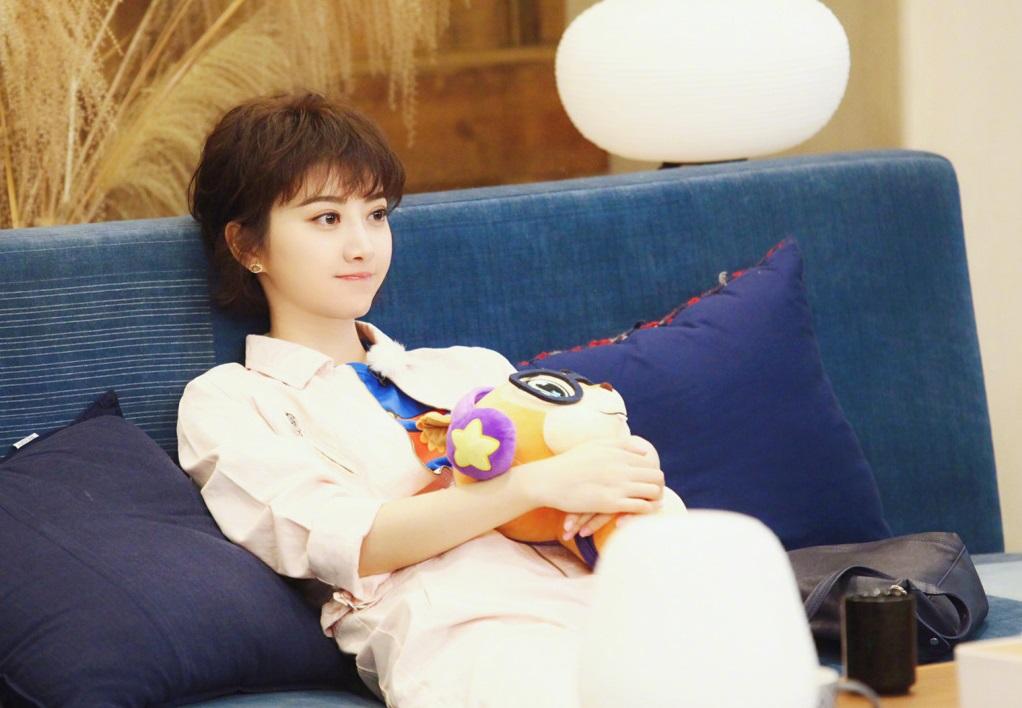 景甜晒全家福分享家人的鼓励, 再破家庭背景强大一说